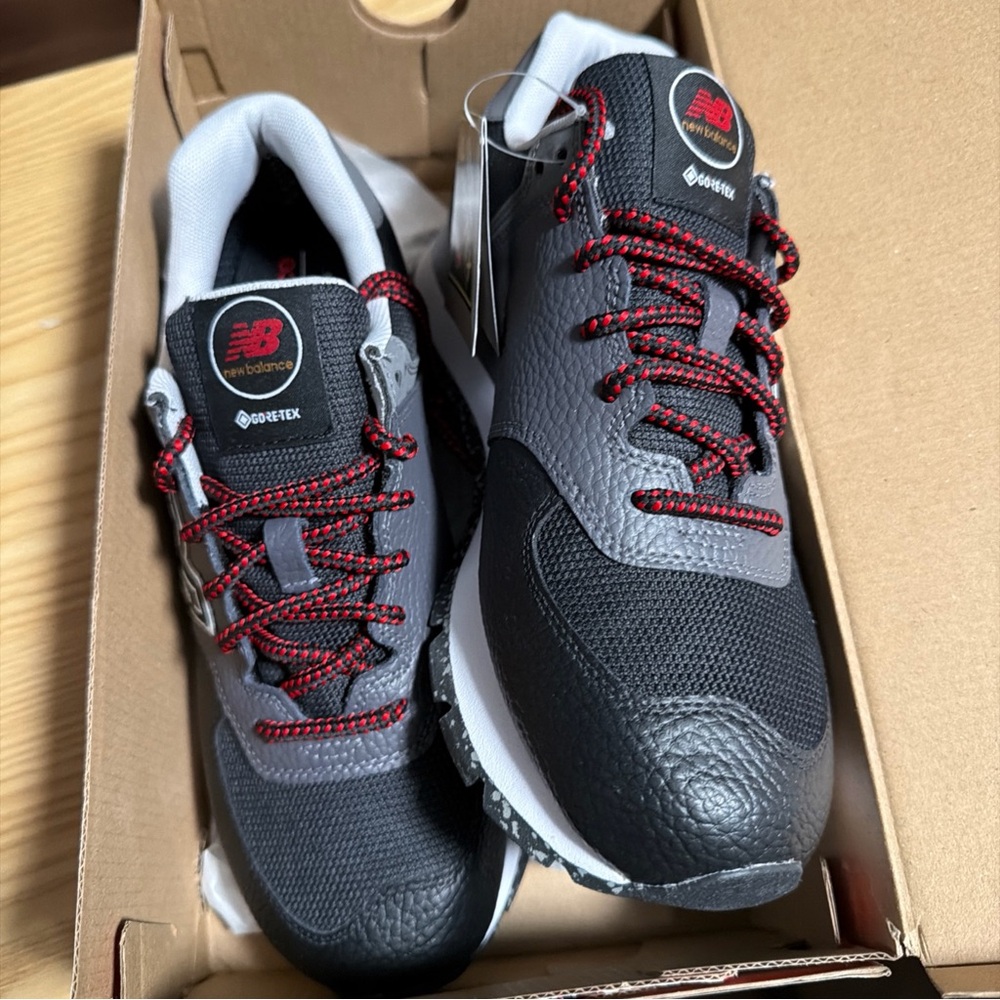 New Balance 574 Rugged Goretex Mens Size 7 Running Shoe Black Athletic no box - Picture 2 of 4